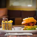 فندق Brandon Conference & Leisure Centre 3*