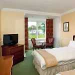 Brandon Conference & Leisure Centre فندق