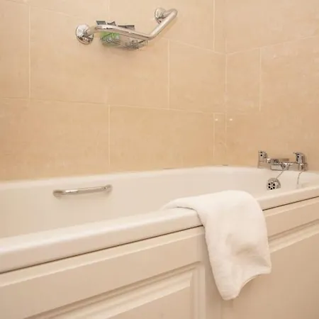 Hotel Brandon Conference & Leisure Centre 3*