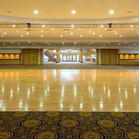 Brandon Conference & Leisure Centre 3* Трали