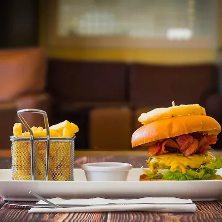 Hotel Brandon Conference&leisure Centre 3*