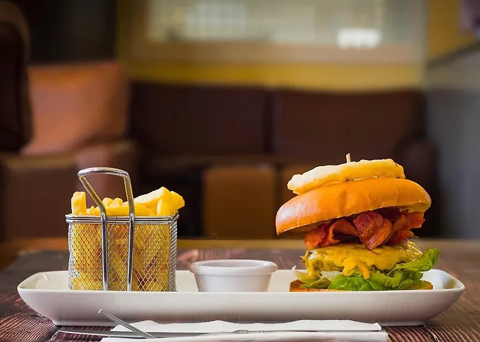 فندق Brandon Conference & Leisure Centre 3*